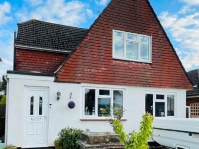 1831 Bognor Regis  mainly school holidays   sleeps 4