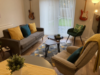 1922 Oldbury, Birmingham : flexible timing :- sleeps 3