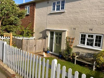 NEW ENTRY 1945-Tunbridge Wells KENT for school holidays Sleeps 6