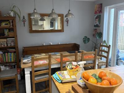 1960-Southampton for school holidays : sleeps 6/8