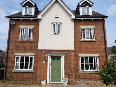 NEW ENTRY 1979 CANTERBURY for school holidays : sleeps 9