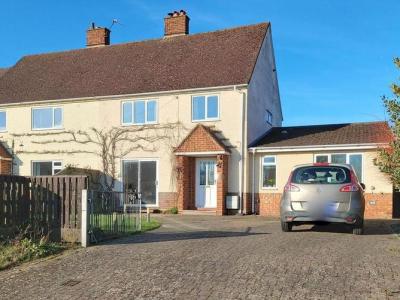1559 nr Cheltenham : for school holidays : sleeps 7