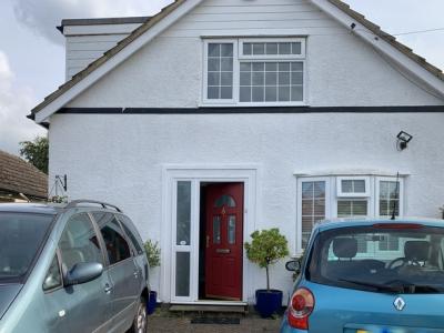 1844 nr Slough :  flexible timing  : sleeps 4