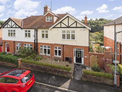 1860 Yeovil (schl hols) hse-swap and offering hse/pet sitting ; sleeps 6